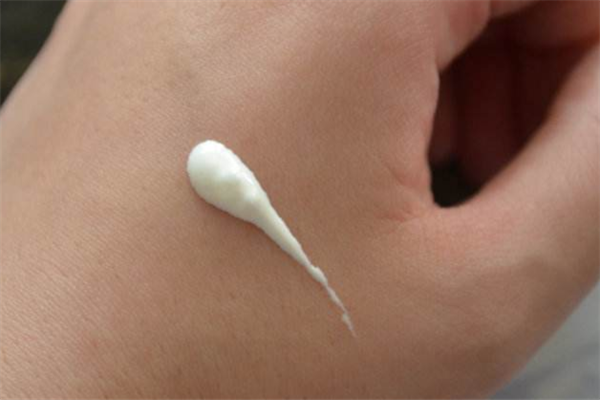 隔離霜什么時(shí)候用好 隔離霜應(yīng)該在什么時(shí)候用 隔離霜什么時(shí)候用好 隔離霜應(yīng)該在什么時(shí)候用