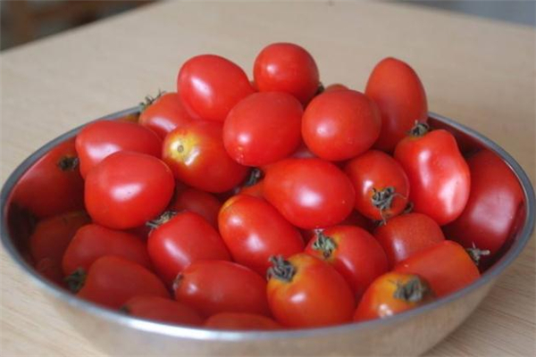 圣女果和芒果能一起吃嗎 要注意過敏 圣女果和芒果能一起吃嗎 要注意過敏