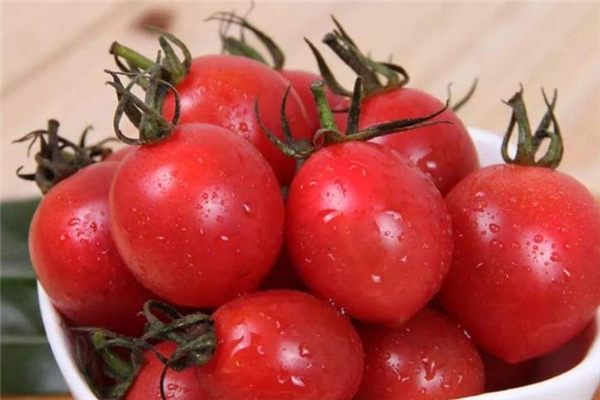 圣女果和西瓜能一起吃嗎 讓營養(yǎng)更豐富 圣女果和西瓜能一起吃嗎 讓營養(yǎng)更豐富