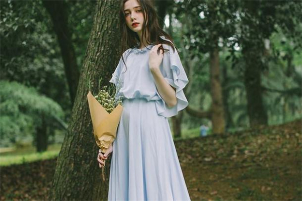 女生穿什么顏色裙子顯白 黃黑皮這樣挑選 女生穿什么顏色裙子顯白 黃黑皮這樣挑選