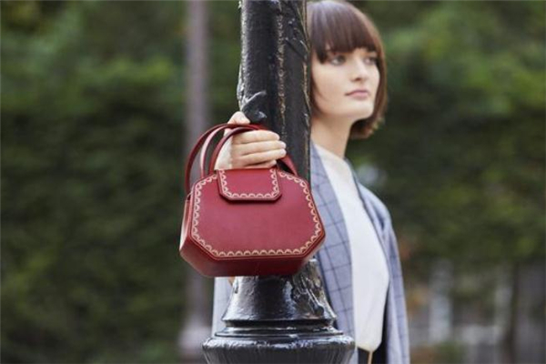 卡地亞珠寶盒包包多少錢(qián) 卡地亞全新首飾盒包包 卡地亞珠寶盒包包多少錢(qián) 卡地亞全新首飾盒包包