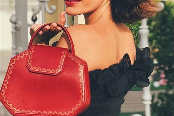 卡地亞珠寶盒包包多少錢(qián) 卡地亞全新首飾盒包包 卡地亞珠寶盒包包多少錢(qián) 卡地亞全新首飾盒包包