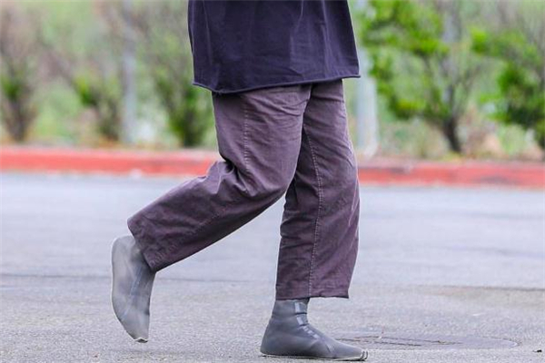 yeezy coachella scuba實(shí)物諜照 侃爺最新襪子鞋上腳 yeezy coachella scuba實(shí)物諜照 侃爺最新襪子鞋上腳