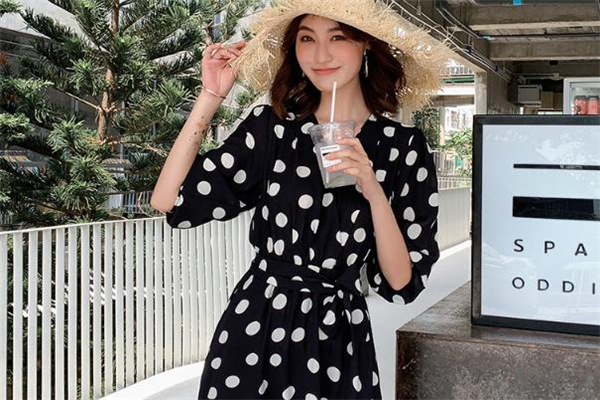 波點連衣裙什么顏色好看 今夏主打款 波點連衣裙什么顏色好看 今夏主打款