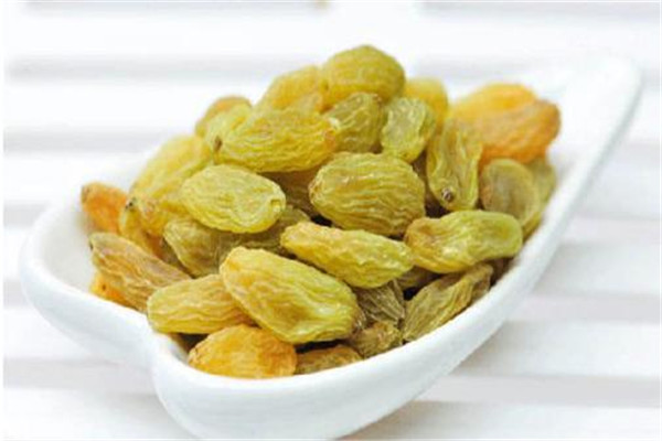 葡萄干泡水喝的功效是什么 葡萄干泡水喝有什么功效 葡萄干泡水喝的功效是什么 葡萄干泡水喝有什么功效