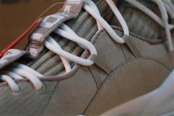 李寧空襲5季后賽版測(cè)評(píng) 空襲5精英版開(kāi)箱測(cè)評(píng) 李寧空襲5季后賽版測(cè)評(píng) 空襲5精英版開(kāi)箱測(cè)評(píng)