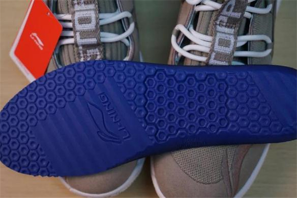 李寧空襲5季后賽版測(cè)評(píng) 空襲5精英版開(kāi)箱測(cè)評(píng) 李寧空襲5季后賽版測(cè)評(píng) 空襲5精英版開(kāi)箱測(cè)評(píng)