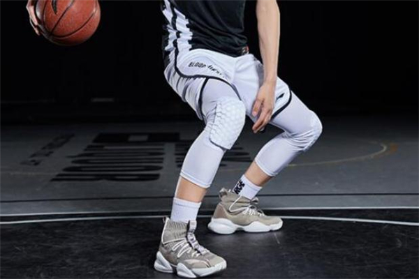 李寧空襲5季后賽版測(cè)評(píng) 空襲5精英版開(kāi)箱測(cè)評(píng) 李寧空襲5季后賽版測(cè)評(píng) 空襲5精英版開(kāi)箱測(cè)評(píng)