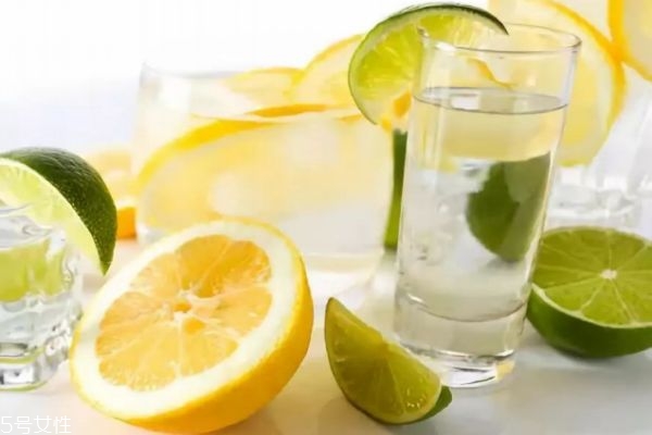 喝檸檬水的壞處是什么 長期喝檸檬水的壞處 喝檸檬水的壞處是什么 長期喝檸檬水的壞處