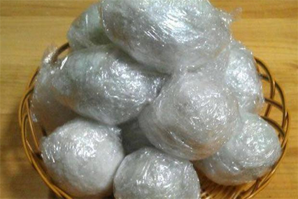 保鮮膜腌咸鴨蛋要曬太陽(yáng)嗎 保鮮膜腌咸鴨蛋曬幾個(gè)小時(shí)