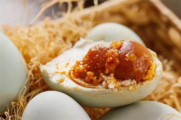 咸鴨蛋用冷水煮還是熱水煮好 煮咸鴨蛋水溫 咸鴨蛋用冷水煮還是熱水煮好 煮咸鴨蛋水溫