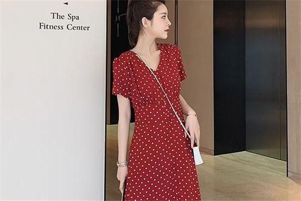 復(fù)古風(fēng)連衣裙怎么搭配 讓你魅力無(wú)限 復(fù)古風(fēng)連衣裙怎么搭配 讓你魅力無(wú)限