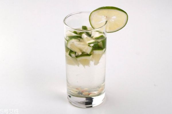 喝檸檬水的壞處是什么 長期喝檸檬水的壞處 喝檸檬水的壞處是什么 長期喝檸檬水的壞處