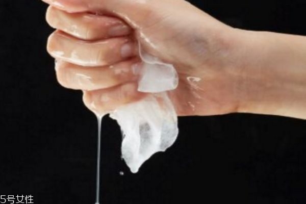 面膜里的精華液怎么用 巧用面膜剩下的精華液 面膜里的精華液怎么用 巧用面膜剩下的精華液