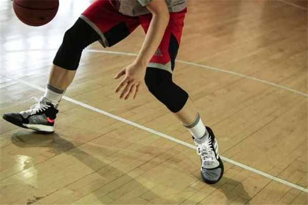 阿迪達(dá)斯marquee boost測(cè)評(píng) 年度最熱實(shí)戰(zhàn)球鞋 阿迪達(dá)斯marquee boost測(cè)評(píng) 年度最熱實(shí)戰(zhàn)球鞋