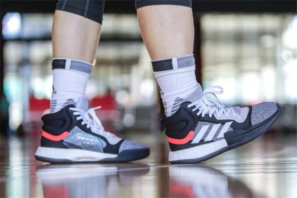 阿迪達(dá)斯marquee boost測(cè)評(píng) 年度最熱實(shí)戰(zhàn)球鞋 阿迪達(dá)斯marquee boost測(cè)評(píng) 年度最熱實(shí)戰(zhàn)球鞋