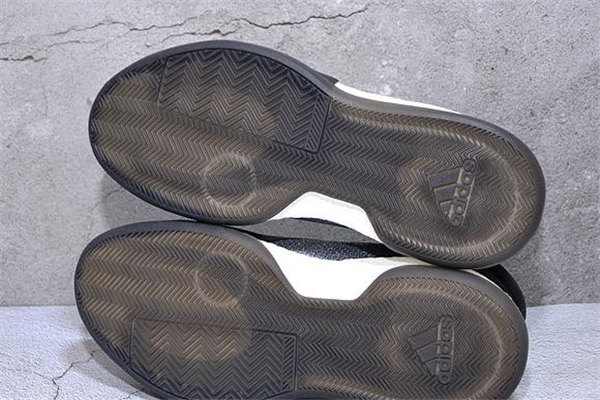 阿迪達(dá)斯marquee boost測(cè)評(píng) 年度最熱實(shí)戰(zhàn)球鞋 阿迪達(dá)斯marquee boost測(cè)評(píng) 年度最熱實(shí)戰(zhàn)球鞋