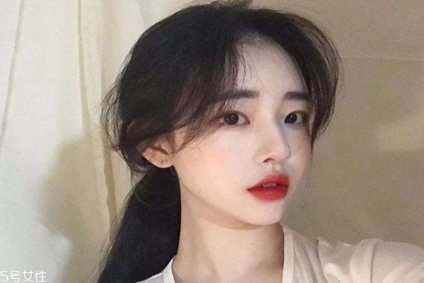 女生斜劉海有幾種類(lèi)型 好看的斜劉海發(fā)型圖片