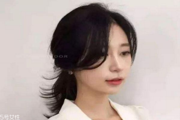 女生斜劉海有幾種類(lèi)型 好看的斜劉海發(fā)型圖片