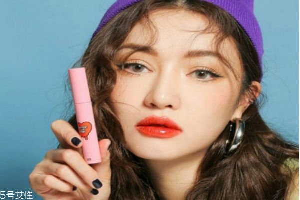 如何選擇護(hù)發(fā)精油 如何使用精油護(hù)發(fā) 如何選擇護(hù)發(fā)精油 如何使用精油護(hù)發(fā)