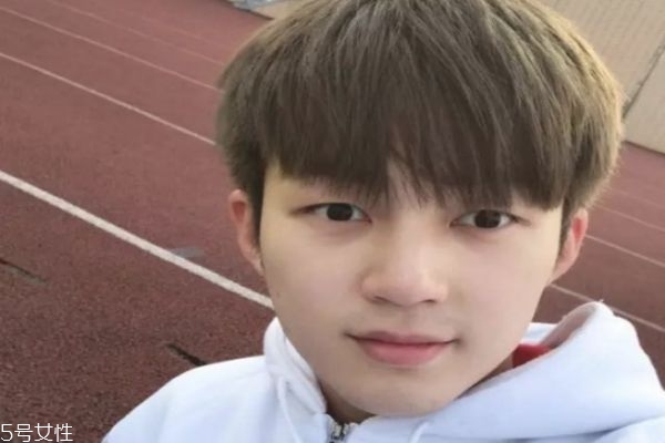 嚴(yán)重m字額留什么發(fā)型 男士嚴(yán)重m字額發(fā)型大全 嚴(yán)重m字額留什么發(fā)型 男士嚴(yán)重m字額發(fā)型大全