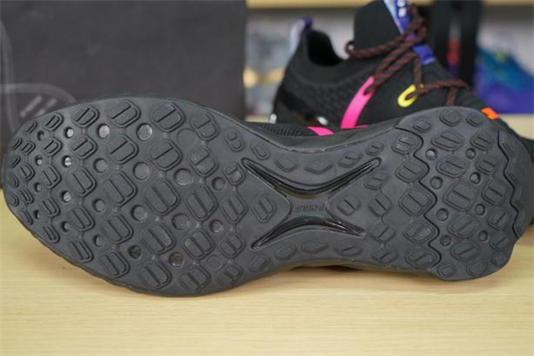 匹克態(tài)極plus開(kāi)箱測(cè)評(píng) 態(tài)極1.0plus細(xì)節(jié)評(píng)測(cè)