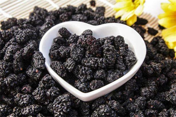 桑葚干泡水用開水嗎 桑葚干泡水用多少度水 桑葚干泡水用開水嗎 桑葚干泡水用多少度水