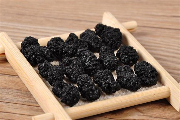 桑葚干泡水什么時(shí)候喝比較好 桑葚干泡水最佳飲用時(shí)間 桑葚干泡水什么時(shí)候喝比較好 桑葚干泡水最佳飲用時(shí)間