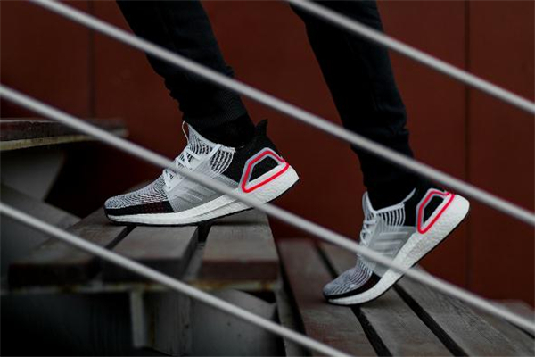 阿迪達(dá)斯ub19測(cè)評(píng) ultraboost19腳感怎么樣 阿迪達(dá)斯ub19測(cè)評(píng) ultraboost19腳感怎么樣