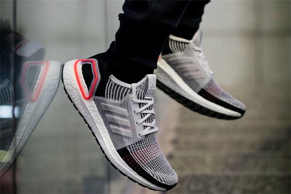 阿迪達(dá)斯ub19測(cè)評(píng) ultraboost19腳感怎么樣 阿迪達(dá)斯ub19測(cè)評(píng) ultraboost19腳感怎么樣