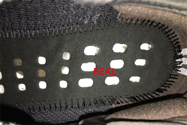 yeezy350黑天使真假對(duì)比 椰子黑天使怎么看真假 yeezy350黑天使真假對(duì)比 椰子黑天使怎么看真假