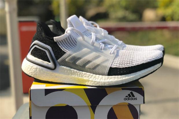 阿迪達(dá)斯ub19鞋墊后滑怎么辦 ub19鞋墊滑脫問(wèn)題