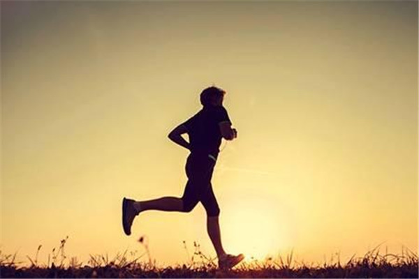 夏天夜跑最佳時(shí)間是什么時(shí)候 夏天適合夜跑嗎 夏天夜跑最佳時(shí)間是什么時(shí)候 夏天適合夜跑嗎