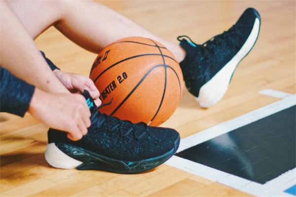 安踏kt4適合什么位置 kt4適合小前鋒嗎 安踏kt4適合什么位置 kt4適合小前鋒嗎