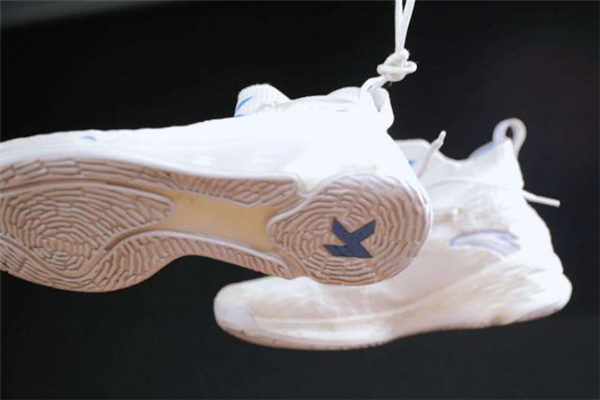 安踏kt4可以打水泥地嗎 kt4耐磨嗎 安踏kt4可以打水泥地嗎 kt4耐磨嗎