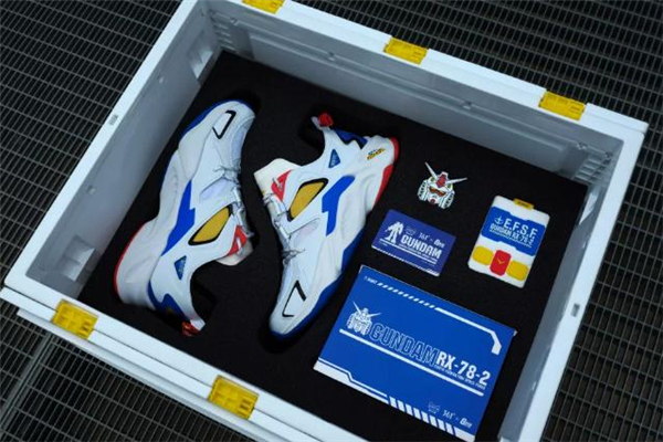 361度高達(dá)聯(lián)名開(kāi)箱測(cè)評(píng) 361度高達(dá)聯(lián)名鞋多少錢(qián) 361度高達(dá)聯(lián)名開(kāi)箱測(cè)評(píng) 361度高達(dá)聯(lián)名鞋多少錢(qián)