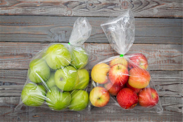 蘋果咬開后里面有褐色是什么 蘋果一般人都能吃 蘋果咬開后里面有褐色是什么 蘋果一般人都能吃