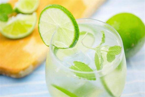 青檸檬泡水為什么苦 青檸檬泡水苦怎么辦 青檸檬泡水為什么苦 青檸檬泡水苦怎么辦