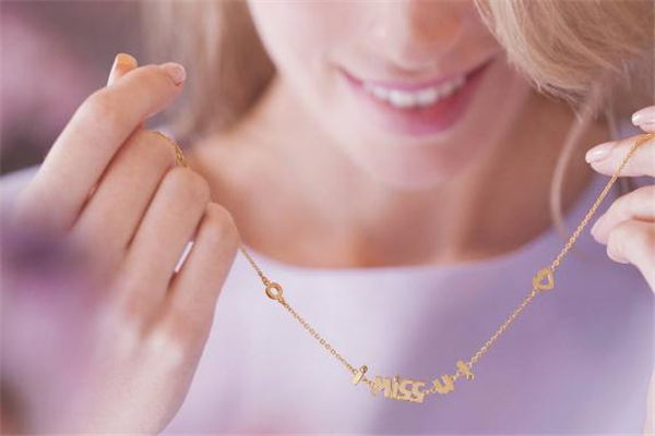 周生生和ido哪個好 周生生和ido區(qū)別 周生生和ido哪個好 周生生和ido區(qū)別