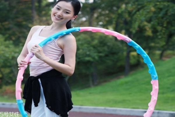 呼啦圈減肥避開兩個雷區(qū) 轉(zhuǎn)呼啦圈減肥瘦腰必知 呼啦圈減肥避開兩個雷區(qū) 轉(zhuǎn)呼啦圈減肥瘦腰必知