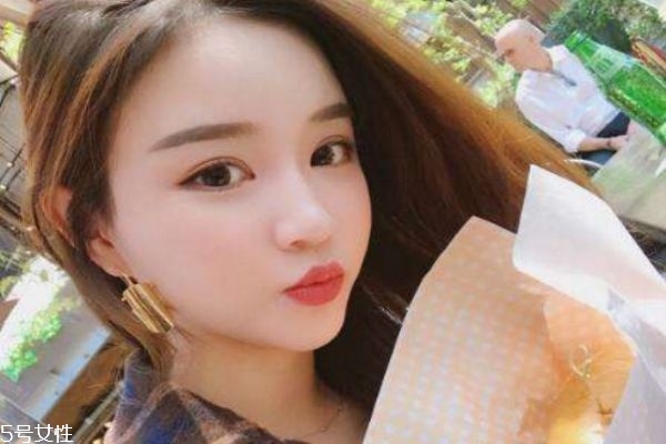 雙眼皮埋線多少錢 雙眼皮埋線的手術(shù)過(guò)程