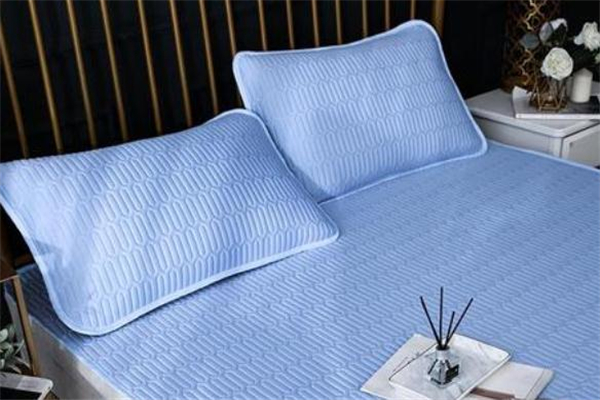 乳膠涼席和冰絲涼席哪個好 乳膠涼席和冰絲涼席區(qū)別 乳膠涼席和冰絲涼席哪個好 乳膠涼席和冰絲涼席區(qū)別