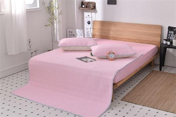 乳膠涼席和冰絲涼席哪個好 乳膠涼席和冰絲涼席區(qū)別 乳膠涼席和冰絲涼席哪個好 乳膠涼席和冰絲涼席區(qū)別