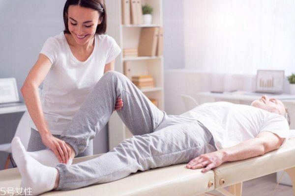 夏天小腿腫是什么原因 一到夏天腿就腫什么原因 夏天小腿腫是什么原因 一到夏天腿就腫什么原因