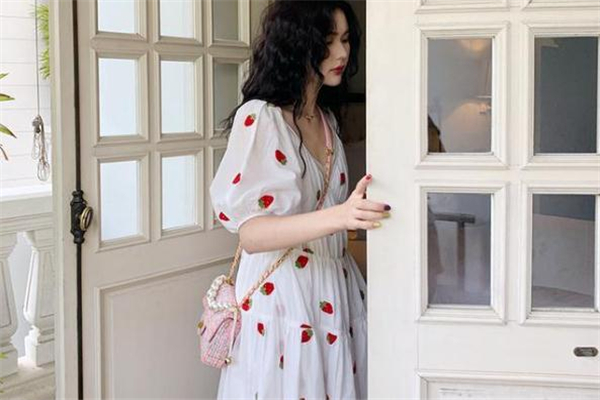 手臂粗穿什么樣的裙子好看 告別麒麟臂 手臂粗穿什么樣的裙子好看 告別麒麟臂