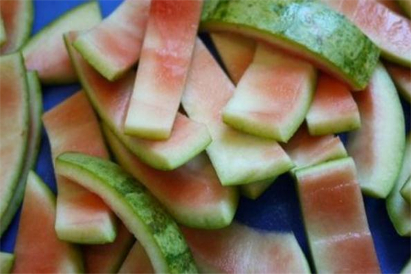 水果皮屬于什么垃圾 水果皮是干垃圾還是濕垃圾 水果皮屬于什么垃圾 水果皮是干垃圾還是濕垃圾