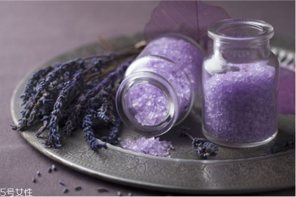 浴鹽可以起泡泡嗎 浴鹽泡澡的使用方法 浴鹽可以起泡泡嗎 浴鹽泡澡的使用方法