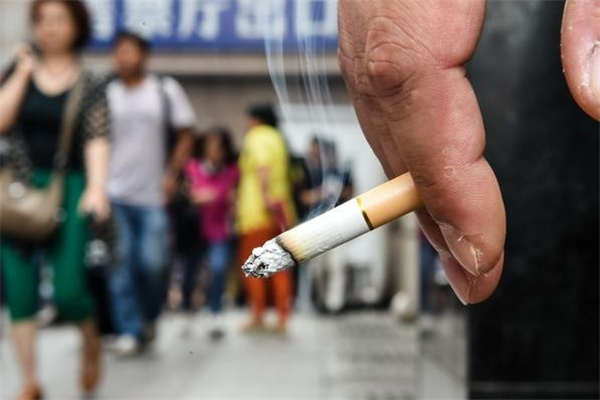 過度吸煙會(huì)導(dǎo)致失明嗎 過度吸煙或致失明是真的嗎