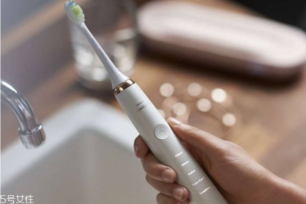 電動牙刷多久換一次刷頭 使用電動牙刷提示 電動牙刷多久換一次刷頭 使用電動牙刷提示