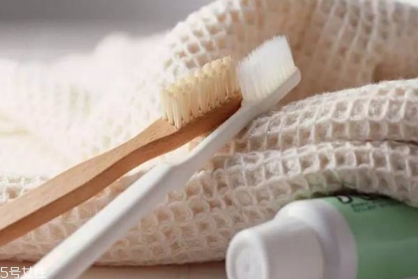 牙刷為什么要換 長期不換牙刷的危害